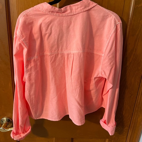 Universal Thread Women’s Size XL Long Sleeve Button-Down Cropped Shirt Pink - Picture 2 of 5